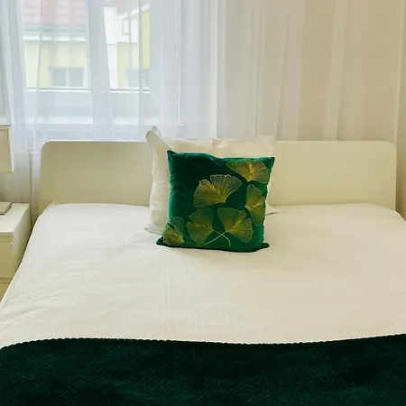 老城边蓝色公寓 *