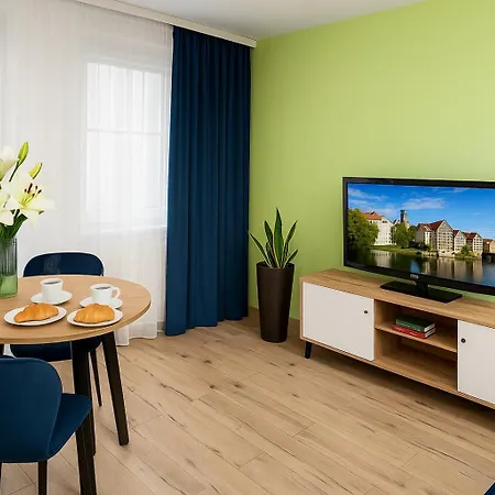 老城边蓝色公寓 *