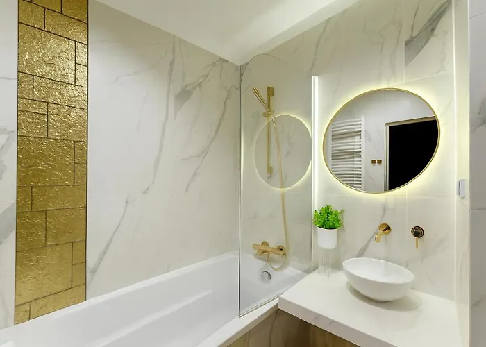 Blue Close To Old Town 비드고슈치