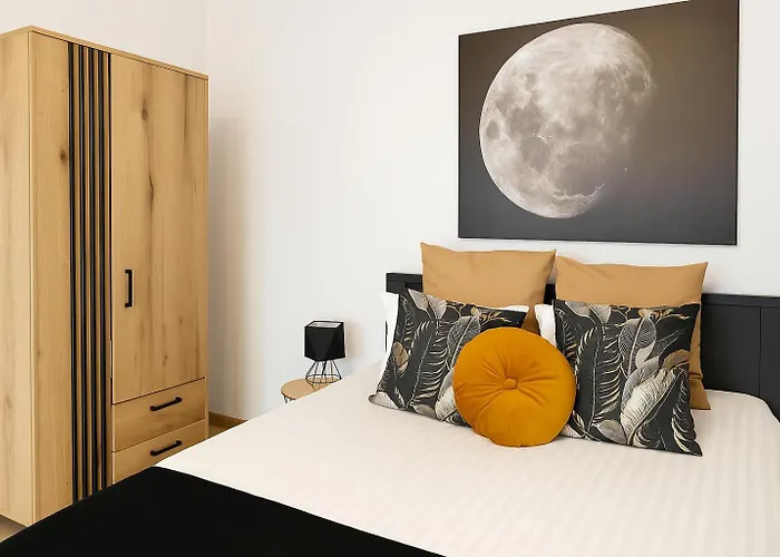 Blue Close To Old Town 비드고슈치